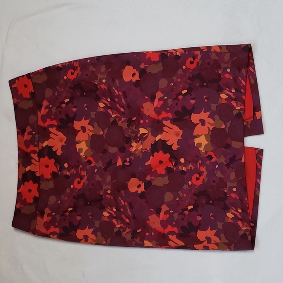 LOFT Dresses & Skirts - Ann Taylor LOFT Floral Pencil Skirt With Slit